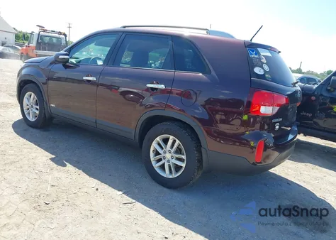 2015 Kia Sorento Lx z USA, uszkodzony, nr VIN 5XYKTDA65FG569987